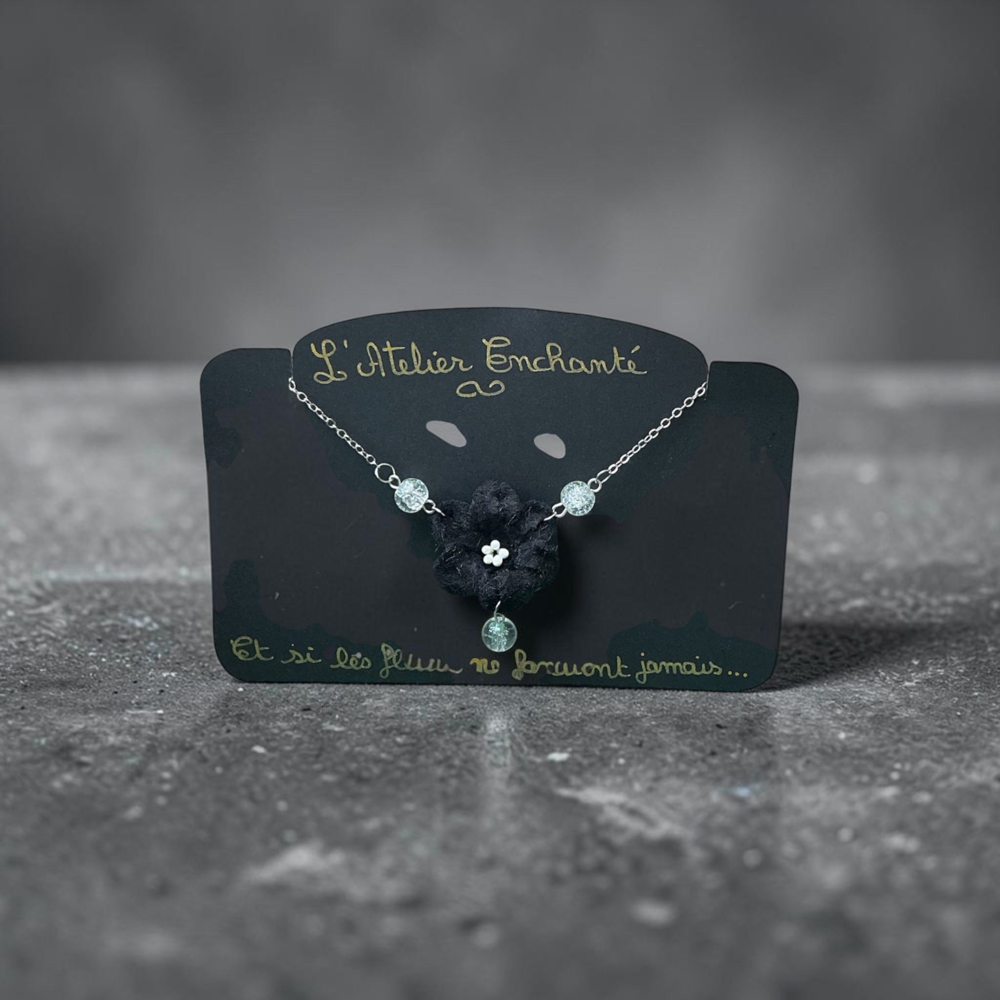 Collier noir 1 fleur